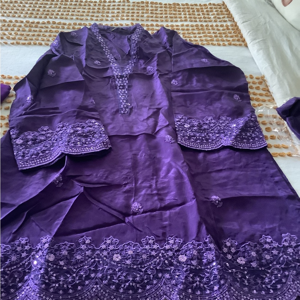 Indian Pakistani outfit with farshi salwar - Picture 6 of 10